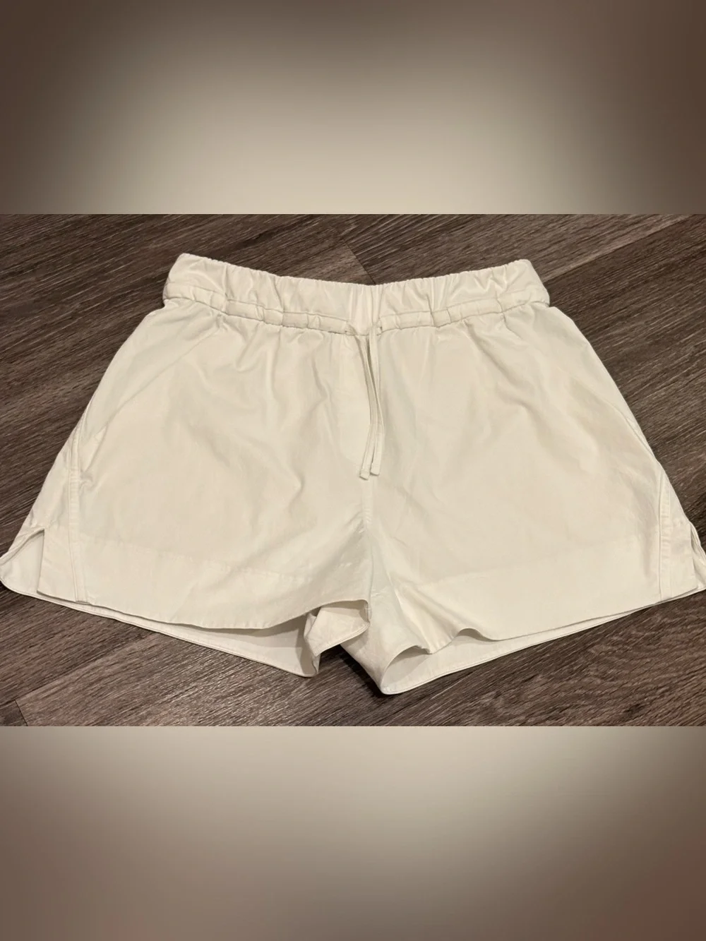 Lululemon Women’s Cinchable Waist High-Rise Woven Short 3.5 White Size Small